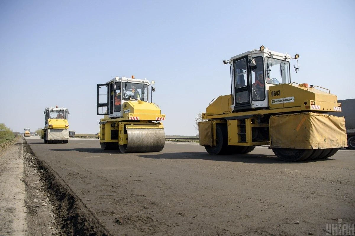 Україна отримає гроші на ремонти деяких доріг: названо пріоритетні шляхи