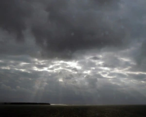 Синоптики попередили про грози та заморозки 26 квітня