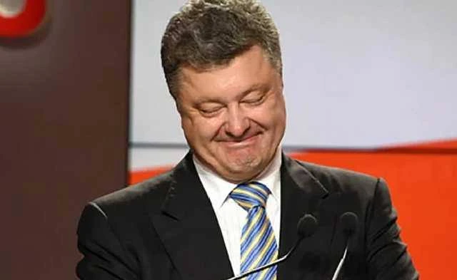 Порошенко наказав видалити пости, через які зганьбилися його депутати, висміюючи указ про дозвіл параду в москві.