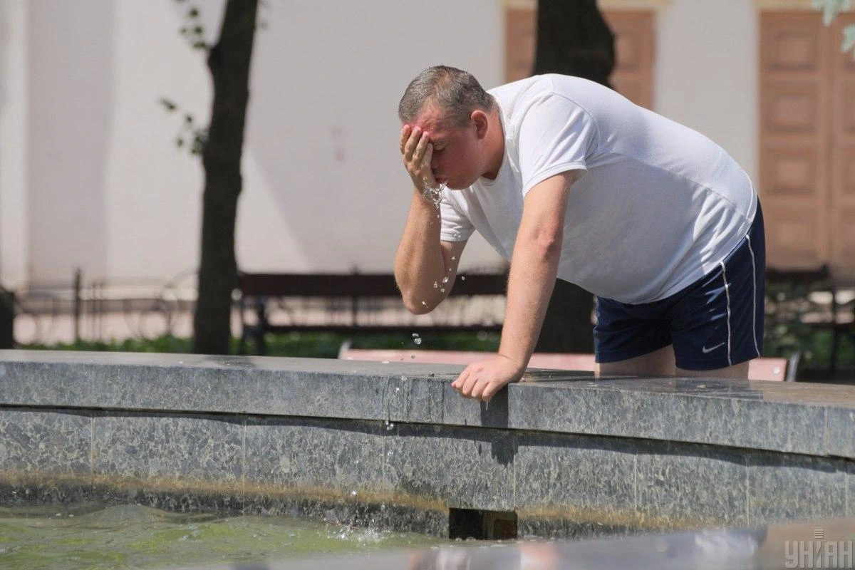 Європа страждає від рекордної спеки: прогнозується температура до 44 °C