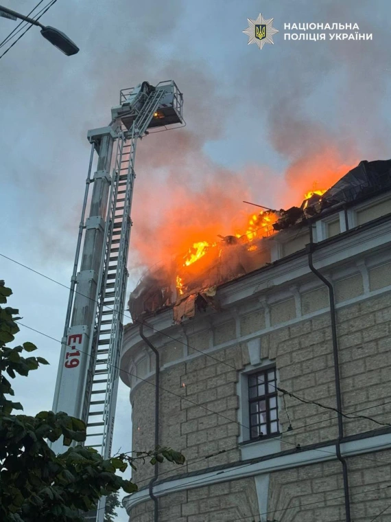 На території Києво-Печерської Лаври триває ліквідація пожежі в Успенському Соборі22